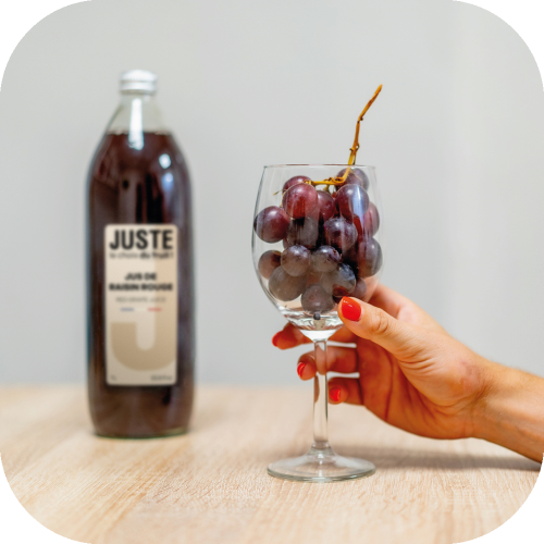 Bouteille en verre de jus de raisin rouge de couleur bordeaux 25 cl verre main grappe -  Juste le Choix du Fruit